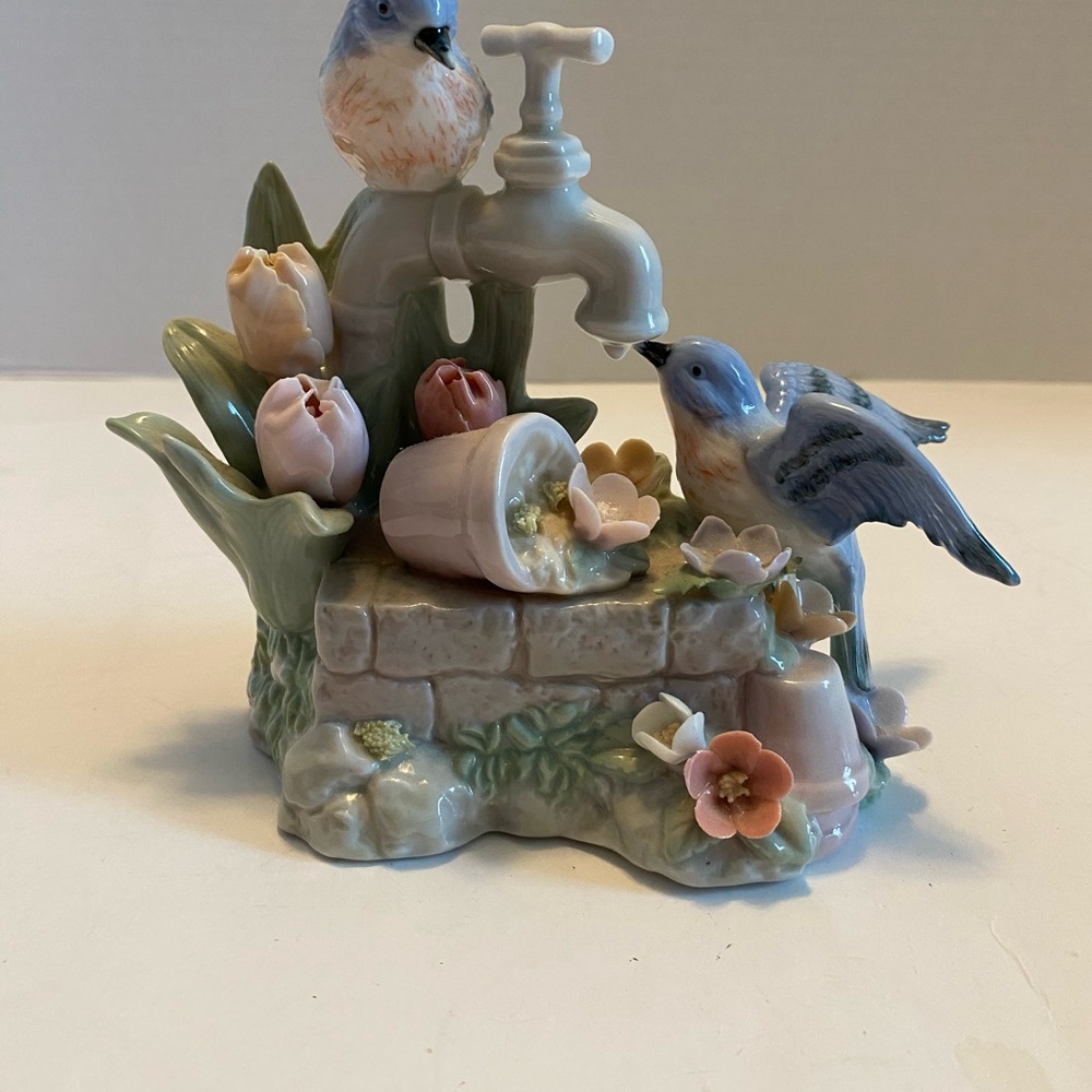 Vintage ,Cosmos Porcelain Bluebird Music Box ,Sango Movement Vintage 1999 .